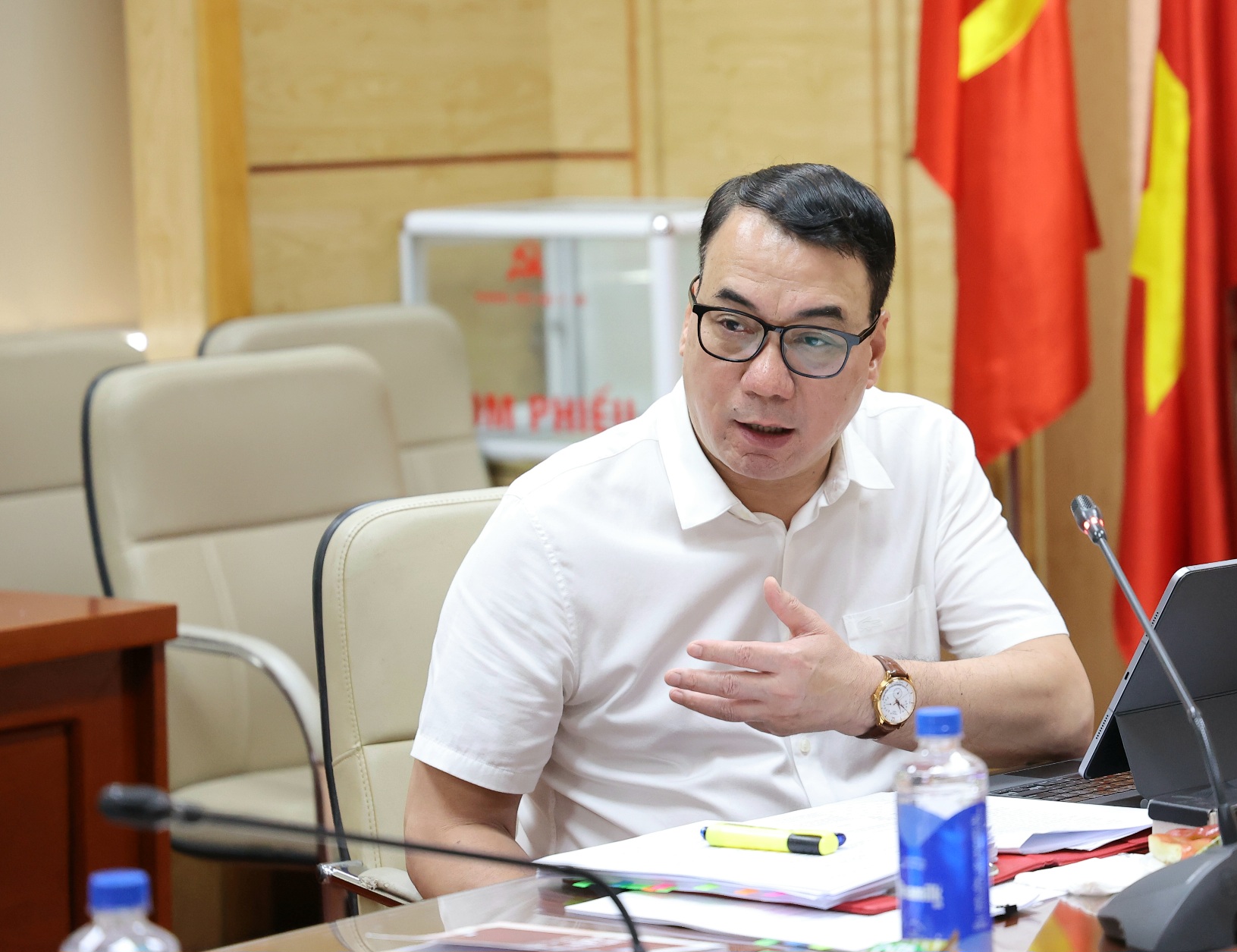 Thứ trưởng Trần Văn Thuấn yêu cầu đẩy nhanh xây dựng ngân hàng câu hỏi kiểm tra năng lực hành nghề- Ảnh 3.