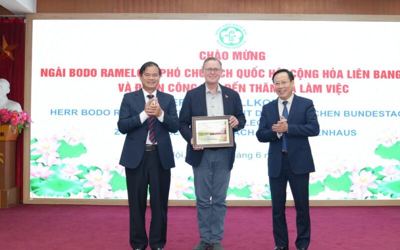 Bệnh viện Bạch Mai và Cộng hoà liên bang Đức thúc đẩy hợp tác đào tạo điều dưỡng, chăm sóc người cao tuổi