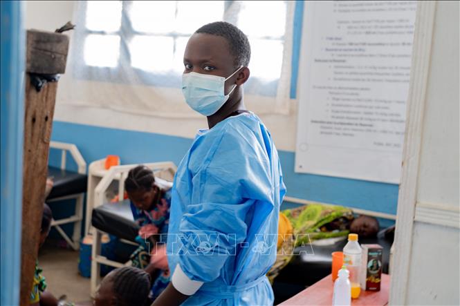 Tổng giám đốc WHO cảnh báo dịch Ebola ‘đang vượt khỏi khả năng kiểm soát’- Ảnh 3.