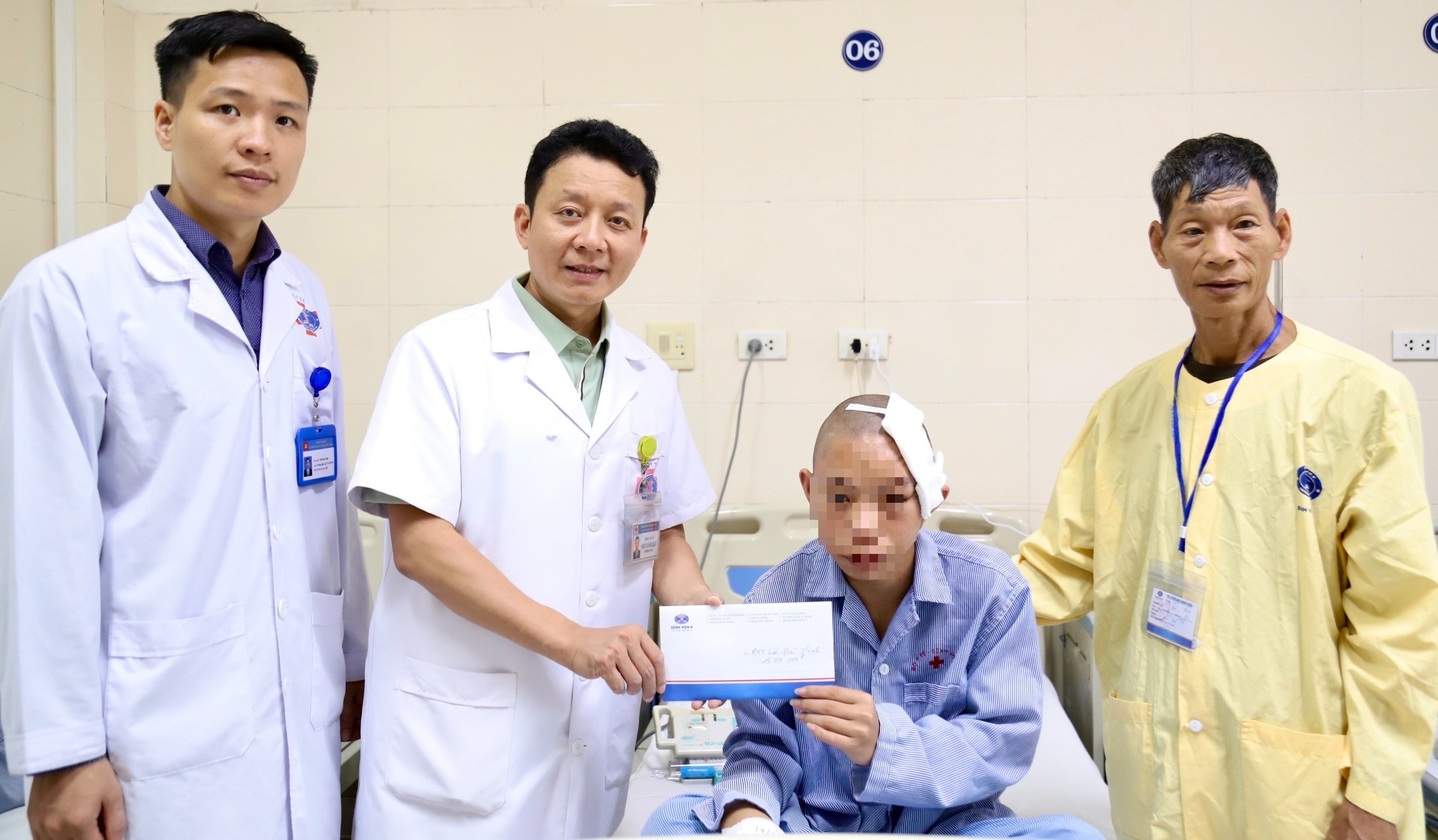 Từ khoản tạm ứng 2 triệu đồng đến ca mổ ở Bệnh viện K hồi sinh tương lai cho thiếu niên mắc ung thư da- Ảnh 3.