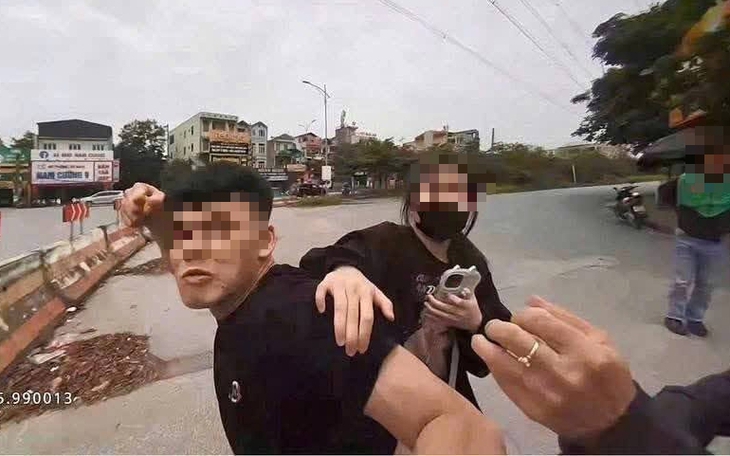 Nam thanh niên đấm CSGT khi bị kiểm tra nồng độ cồn