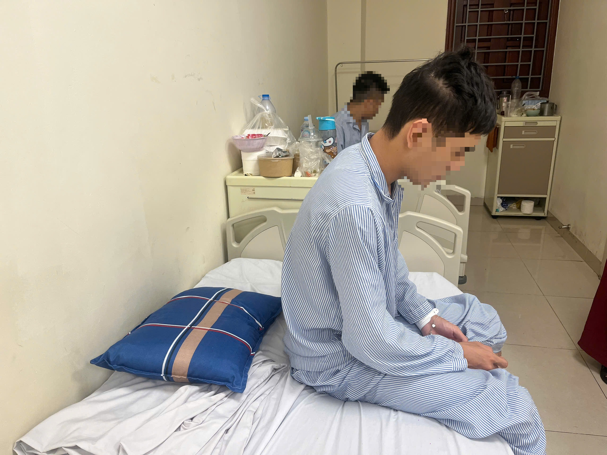 Nam sinh viên luôn tưởng tượng mình bị theo dõi sau thời gian dùng cần sa, 'cỏ Mỹ'- Ảnh 1.