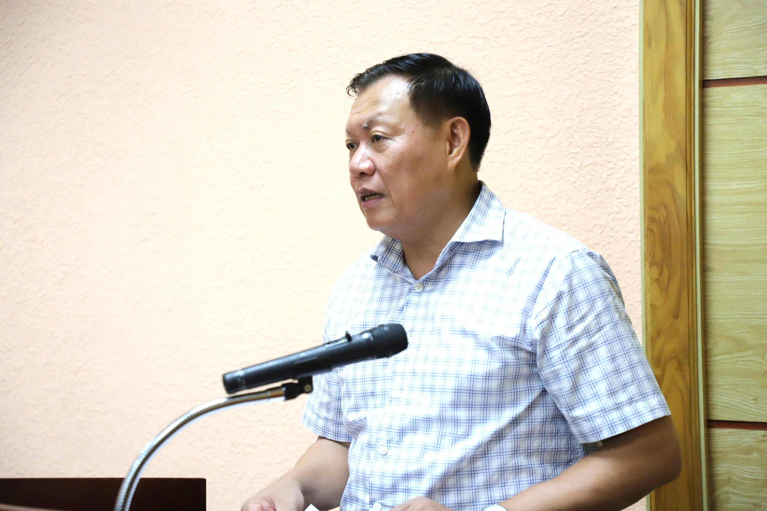 Bộ Y tế trao tặng Kỷ niệm chương 'Vì sức khoẻ nhân dân' cho 2 chuyên gia của CDC Hoa Kỳ tại Việt Nam
- Ảnh 2.