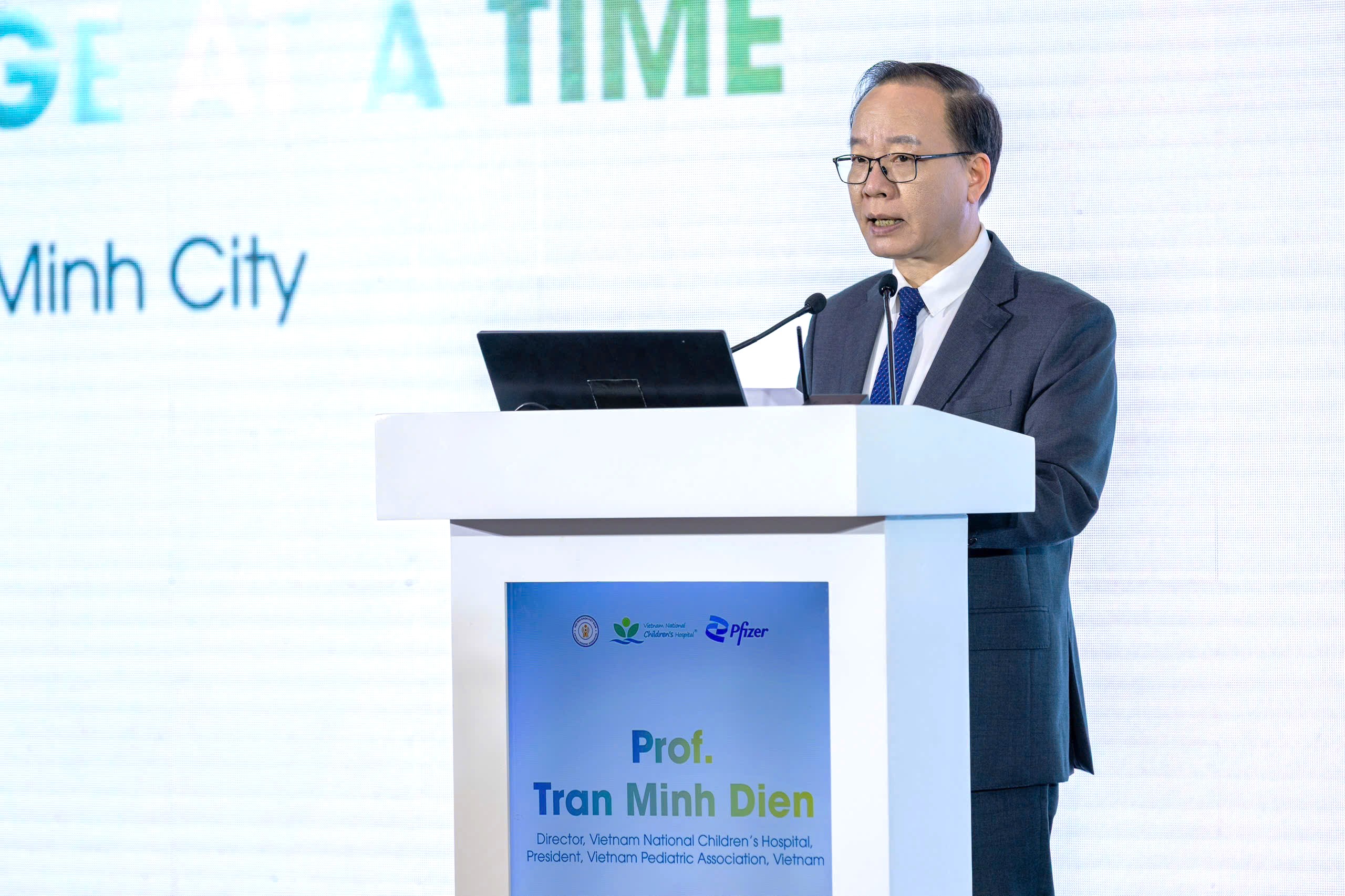 Nhiều bệnh hô hấp nguy hiểm gia tăng ở trẻ em, chuyên gia kêu gọi chuyển mạnh sang dự phòng- Ảnh 2.