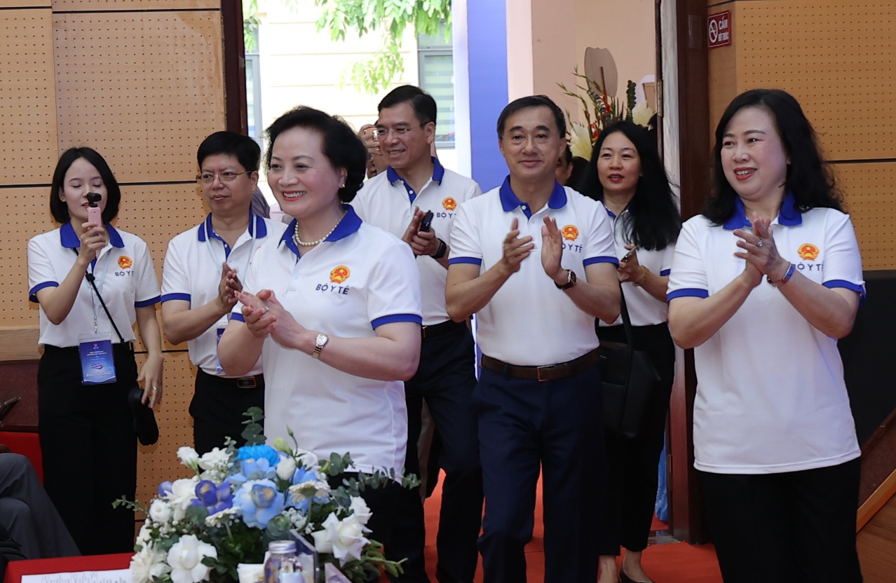 Bộ trưởng Đào Hồng Lan: “Cho đi là còn mãi” - hồi sinh những cuộc đời- Ảnh 1.