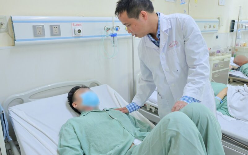 Ghép thận tự thân cứu quả thận dập nát của nam thanh niên bị đa chấn thương sau tai nạn giao thông