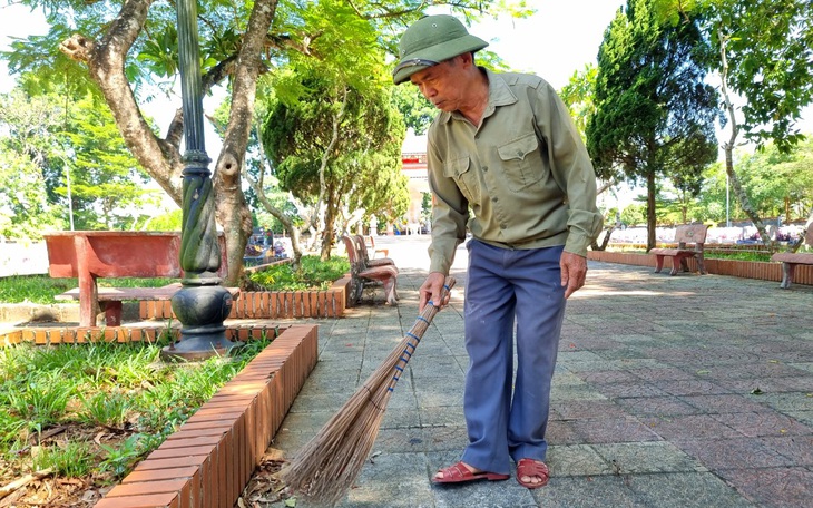Cựu chiến binh gần 37 năm "làm đẹp" các phần mộ liệt sĩ