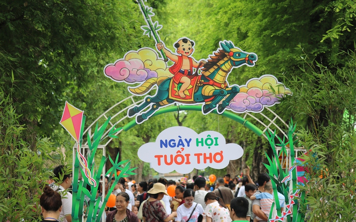 Vùng 4 Hải quân khám bệnh, cấp thuốc và tặng quà cho 800 con em cán bộ, chiến sĩ- Ảnh 3.