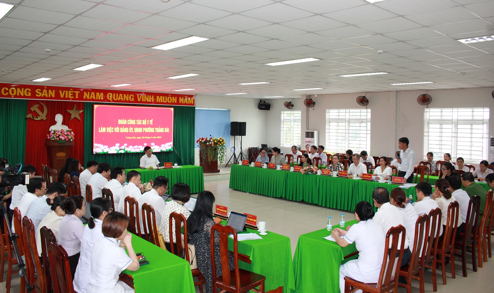 img4354-1780056368715544911499 Thứ trưởng Đỗ Xuân Tuyên: Đưa y tế đến gần dân, lấy phòng bệnh làm trọng tâm- Ảnh 5.