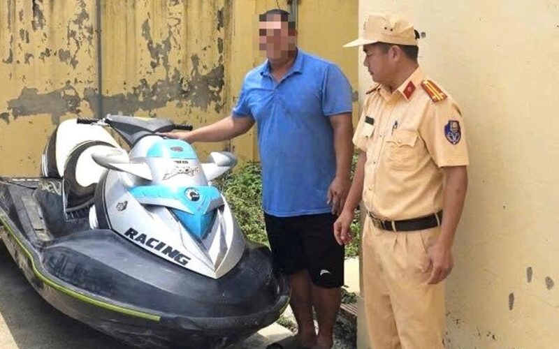 Xử phạt hàng loạt phương tiện mô tô nước vi phạm