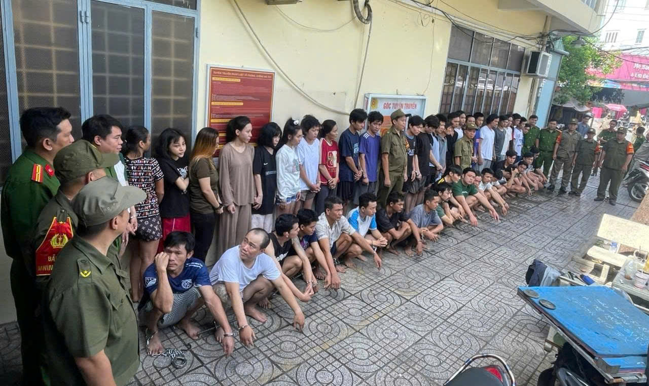TPHCM: Bóc gỡ đường dây ma túy hoạt động qua mạng xã hội, xử lý 53 đối tượng - Ảnh 1.