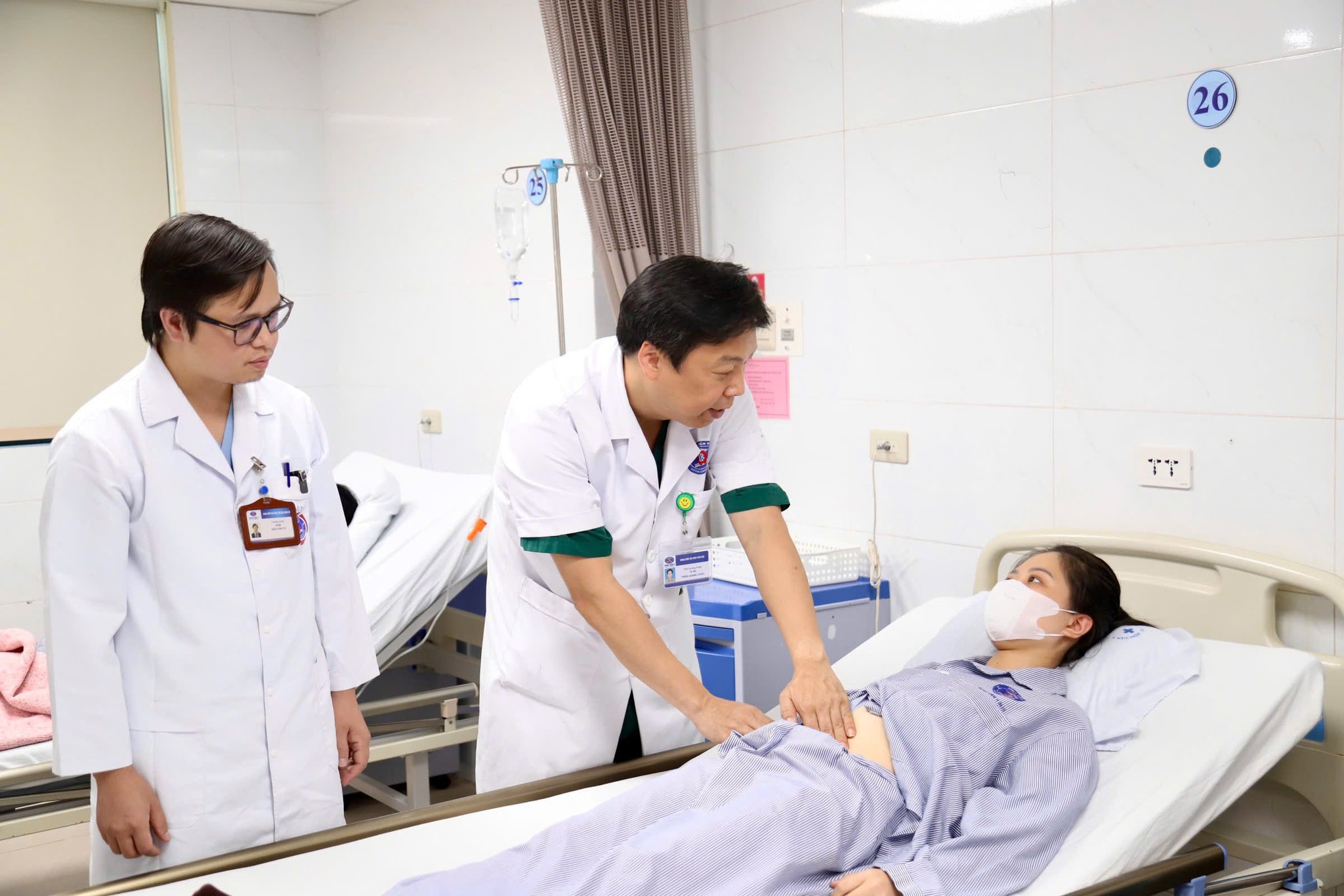 Tăng bàn khám, mở cửa từ 5 giờ sáng... để giảm áp lực cho bệnh nhân ung thư ngày nắng nóng- Ảnh 5.