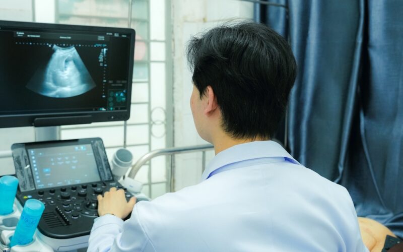 TPHCM khám sàng lọc bệnh tim mạch và chăm sóc răng miệng miễn phí cho trẻ em