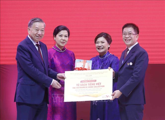 Tổng Bí thư, Chủ tịch nước Tô Lâm gặp gỡ cộng đồng người Việt Nam tại Thái Lan- Ảnh 3.