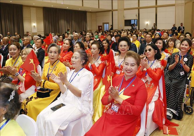 Tổng Bí thư, Chủ tịch nước Tô Lâm gặp gỡ cộng đồng người Việt Nam tại Thái Lan- Ảnh 6.
