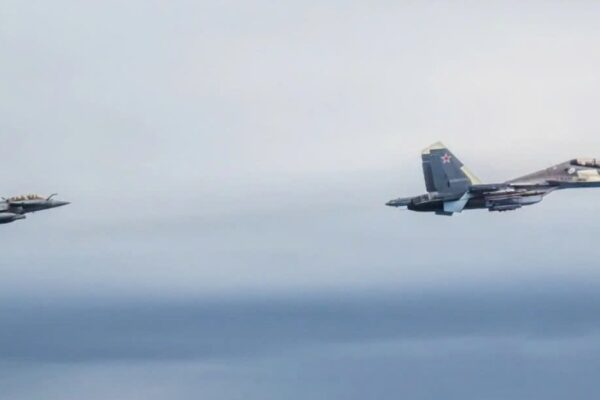 Tiêm kích Rafale Pháp và Su-30SM2 Nga ‘so găng’ trên bầu trời Baltic