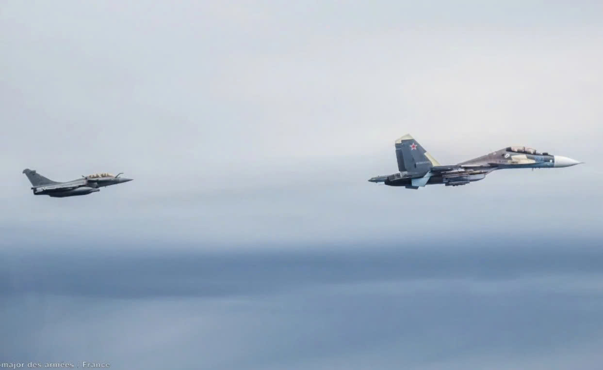 Tiêm kích Rafale Pháp và Su-30SM2 Nga 'so găng' trên bầu trời Baltic- Ảnh 1.