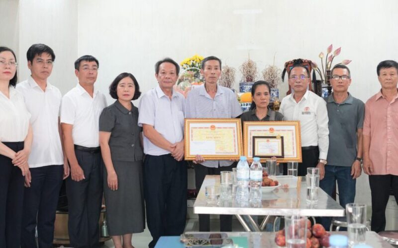 Trao bằng khen cho cá nhân, gia đình có nghĩa cử hiến tạng cứu người