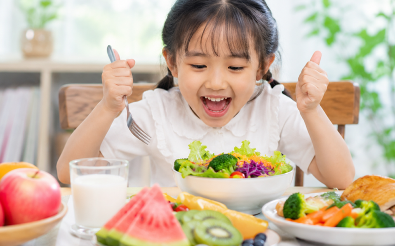 Ăn trái cây tráng miệng thế nào để tốt cho sức khỏe lứa tuổi học sinh?