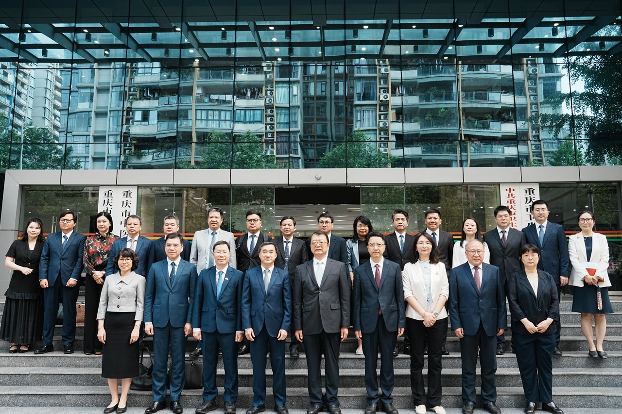 Thứ trưởng Trần Văn Thuấn làm việc với Uỷ ban Y tế và Sức khoẻ Thành phố Trùng Khánh, Trung Quốc- Ảnh 3.