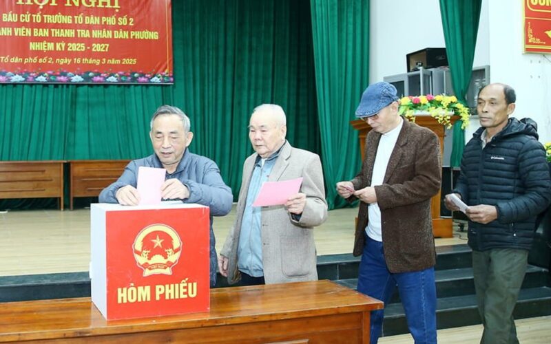 Người làm Trưởng thôn, Tổ trưởng tổ dân phố phải đáp ứng những tiêu chuẩn nào theo quy định mới nhất?