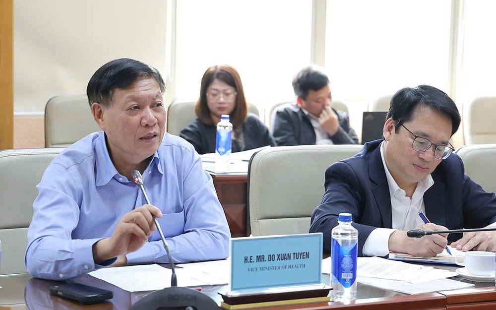 Bộ Y tế trao tặng Kỷ niệm chương 'Vì sức khoẻ nhân dân' cho 2 chuyên gia của CDC Hoa Kỳ tại Việt Nam
- Ảnh 7.
