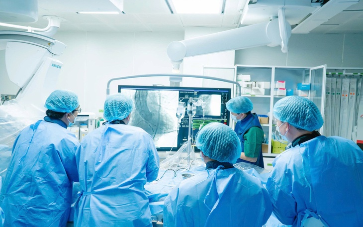 Cấp cứu 2 bệnh nhân cao tuổi bị đột quỵ- Ảnh 2.