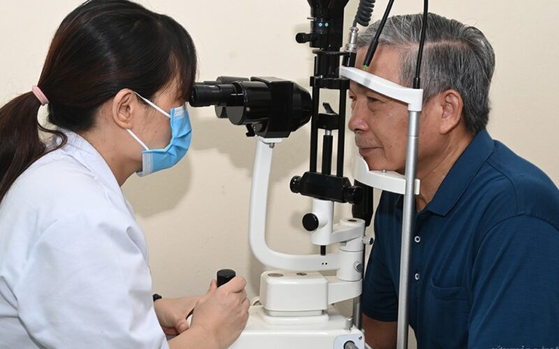 Chăm sóc sức khỏe cho gia đình chính sách, người có công hướng tới ‘Tháng tri ân’