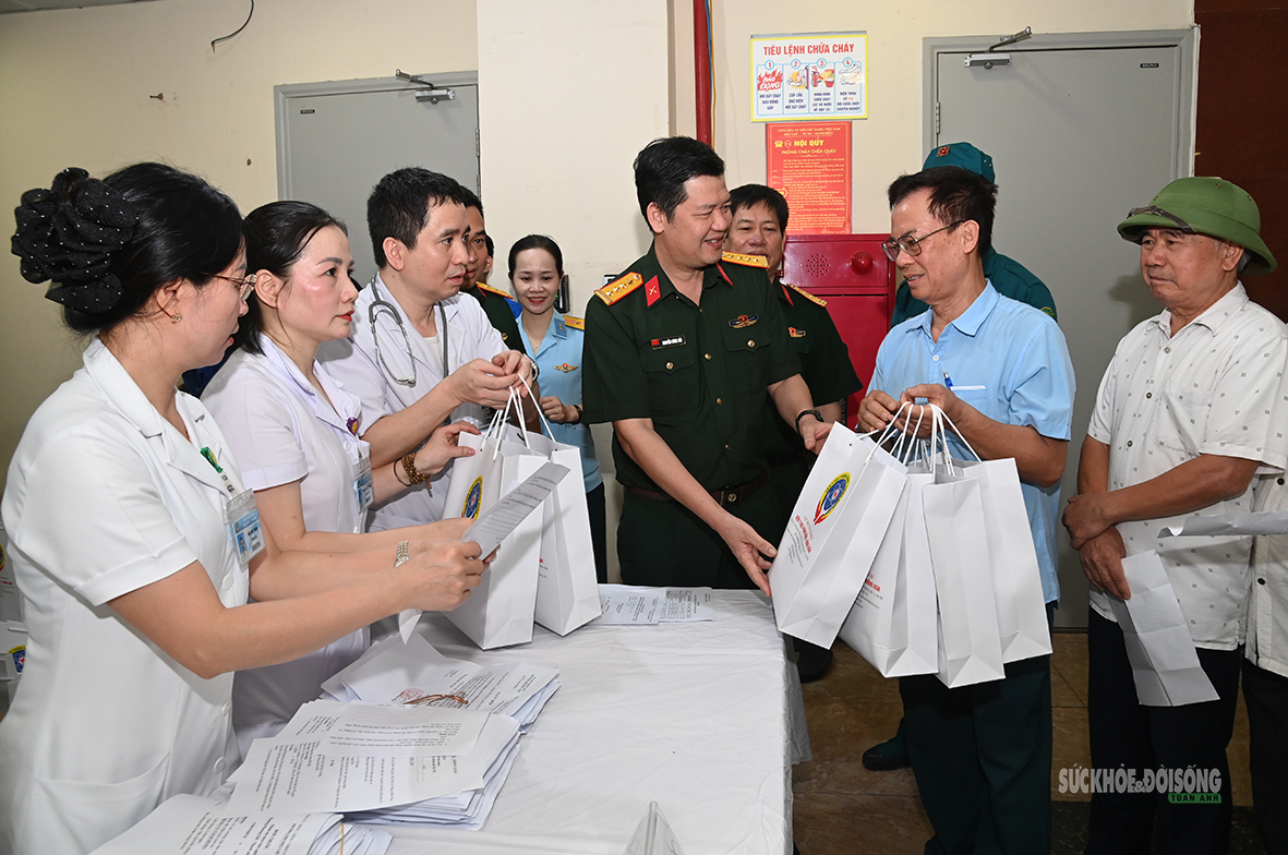 Chăm sóc sức khỏe cho gia đình chính sách, người có công hướng tới 'Tháng tri ân'- Ảnh 4.