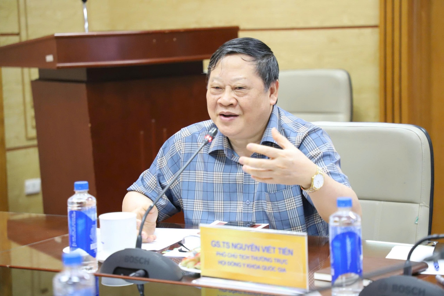 Thứ trưởng Trần Văn Thuấn yêu cầu đẩy nhanh xây dựng ngân hàng câu hỏi kiểm tra năng lực hành nghề- Ảnh 2.