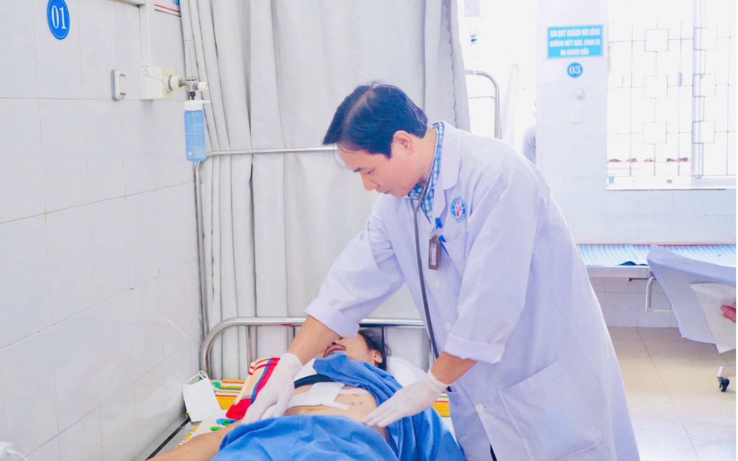 Cứu nam thanh niên vỡ gan do tai nạn lao động- Ảnh 2.