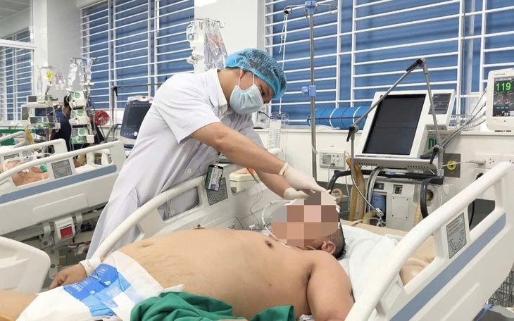 Hành trình phẫu thuật khối u hắc tố tại bệnh viện: Câu chuyện cảm động của bé trai 7 tuổi - Ảnh 1.