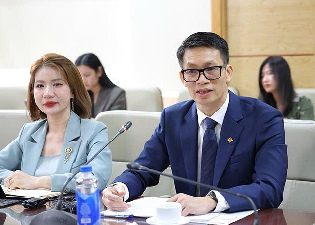 Bộ trưởng Bộ Y tế Đào Hồng Lan tiếp, làm việc với Lãnh đạo cấp cao Tập đoàn Hetero Labs Limited, Ấn Độ
- Ảnh 5.