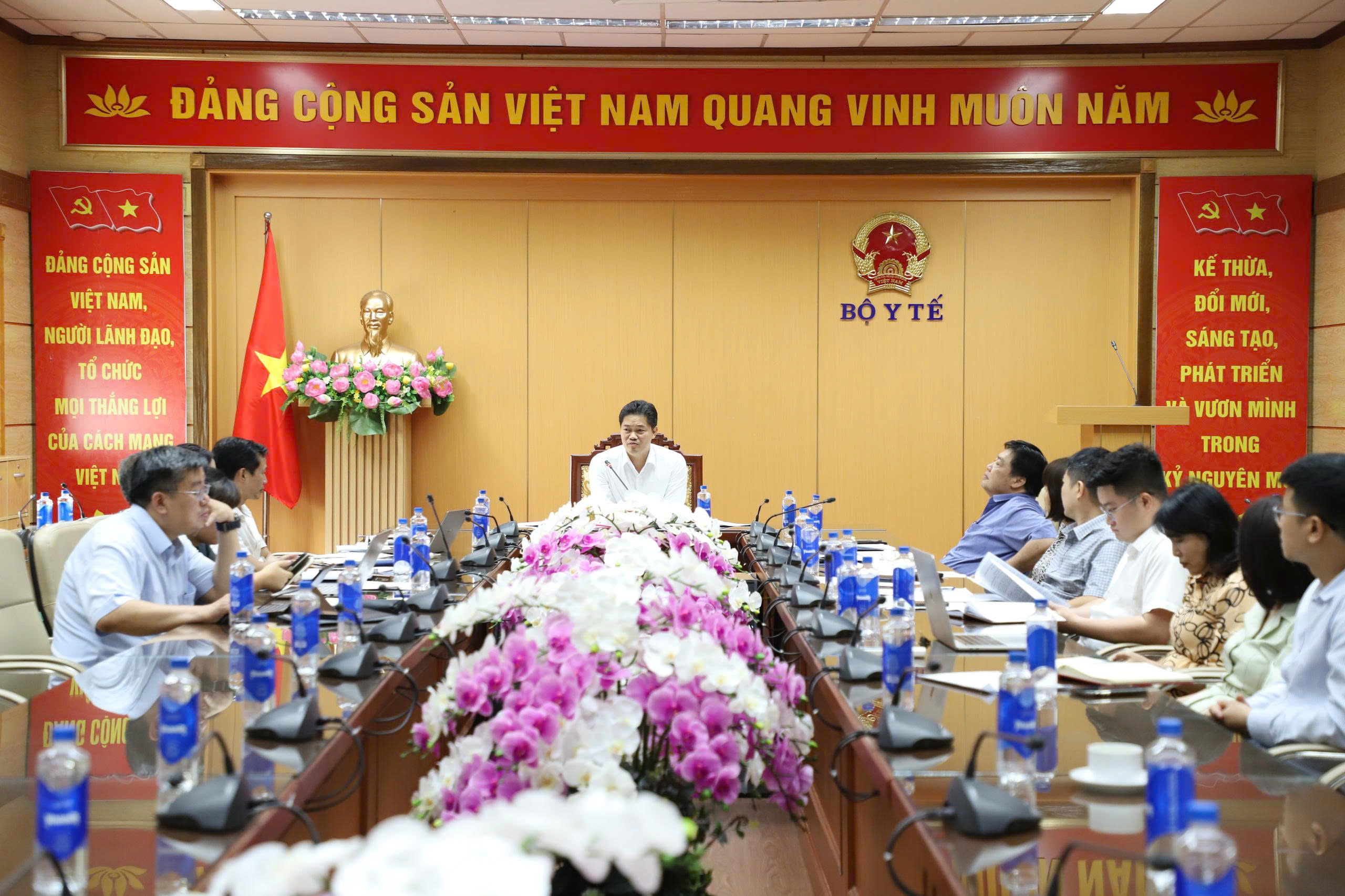 Bộ Y tế tăng tốc cải cách hành chính, tập trung xử lý nhiệm vụ chậm tiến độ- Ảnh 2.